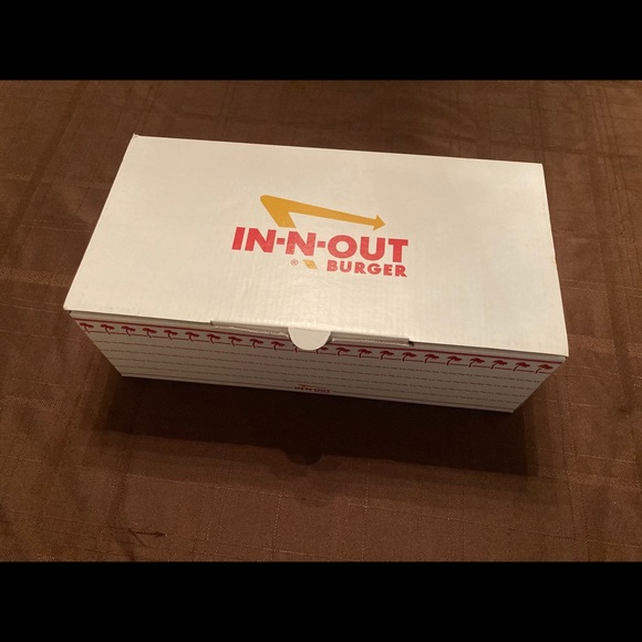 NEW MENS IN-N-OUT IN N OUT  BURGER SNEAKERS TENNIS SHOES SZ 11 COLLECTIBLE GIFT - Picture 5 of 12